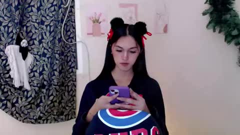 ELLA online show from November 2, 2025, 10:17 am