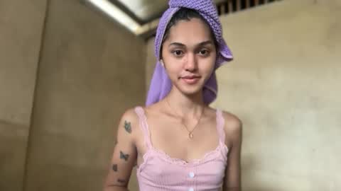 ELLA online show from May 16, 2026, 3:14 am
