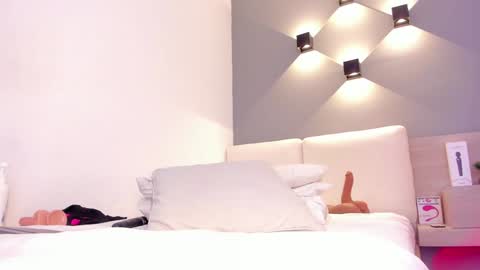 Ella online show from January 30, 2025, 7:39 am