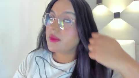 Ella online show from September 10, 2025, 10:59 am