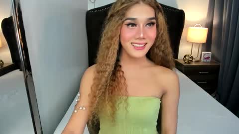 Snapshot of ellats_18 chatting on December 2, 2024, 3:14 pm Sophia online show from December 2, 2024, 3:14 pm