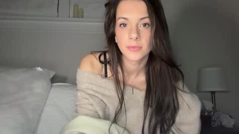 Elle67 online show from December 17, 2025, 9:48 am