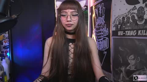 Snapshot of elle_uwu chatting on January 21, 2025, 10:51 pm follow me on instagram . online show from January 21, 2025, 10:51 pm