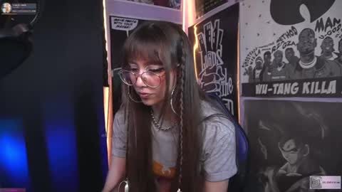 Snapshot of elle_uwu chatting on February 17, 2025, 5:58 am follow me on instagram . online show from February 17, 2025, 5:58 am