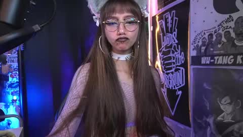 Snapshot of elle_uwu chatting on February 22, 2025, 1:11 am follow me on instagram . online show from February 22, 2025, 1:11 am