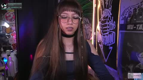 Snapshot of elle_uwu chatting on September 13, 2025, 5:02 pm follow me on instagram . online show from September 13, 2025, 5:02 pm