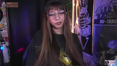 Snapshot of elle_uwu chatting on September 28, 2025, 9:31 pm follow me on instagram . online show from September 28, 2025, 9:31 pm