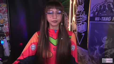 Snapshot of elle_uwu chatting on October 5, 2025, 5:44 pm follow me on instagram . online show from October 5, 2025, 5:44 pm