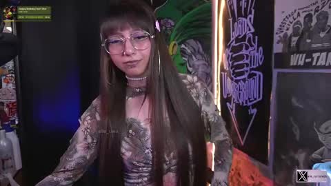 Snapshot of elle_uwu chatting on October 13, 2025, 5:46 pm follow me on instagram . online show from October 13, 2025, 5:46 pm