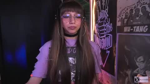 Snapshot of elle_uwu chatting on October 15, 2025, 4:51 pm follow me on instagram . online show from October 15, 2025, 4:51 pm