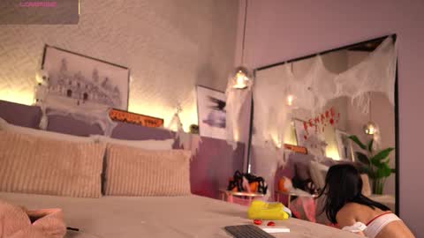 Snapshot of ellediane chatting on October 29, 2025, 10:11 pm Elle Diane online show from October 29, 2025, 10:11 pm