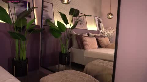 Snapshot of ellediane chatting on December 1, 2025, 10:15 pm Elle Diane online show from December 1, 2025, 10:15 pm