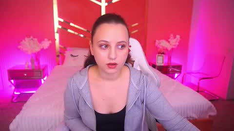 elleebloom online show from November 3, 2025, 2:29 pm