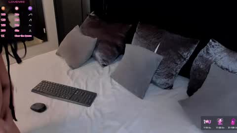 Snapshot of ellen_grace chatting on October 5, 2025, 11:13 pm Ellen  online show from October 5, 2025, 11:13 pm