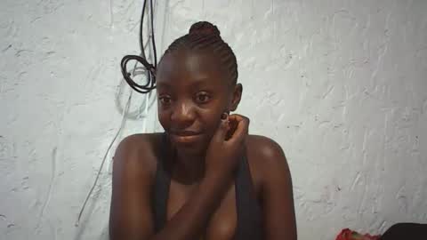 aishamalia online show from November 3, 2025, 12:39 pm