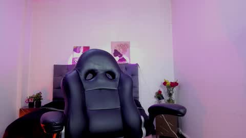 Snapshot of ellie_alves chatting on November 13, 2025, 12:48 pm Ellie online show from November 13, 2025, 12:48 pm