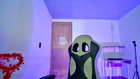 ellie_cute7 online show from May 16, 2026, 7:23 pm