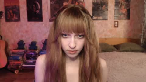 ellie_friendly online show from April 4, 2026, 12:13 pm