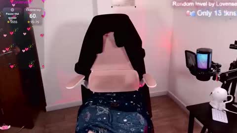 Ellie Jhonson  online show from January 18, 2026, 1:53 am