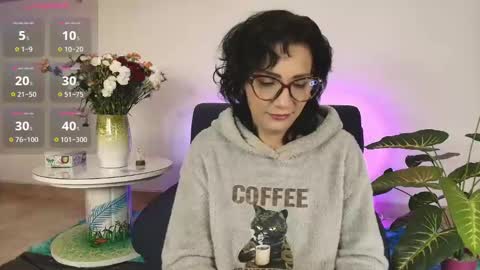 elliee1 online show from February 13, 2025, 12:43 pm