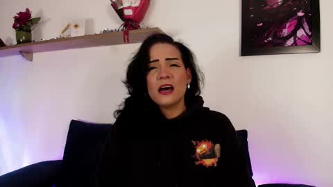 elliee1 online show from December 18, 2025, 4:46 pm