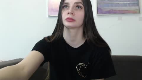 Effie1818 online show from February 20, 2025, 6:13 pm
