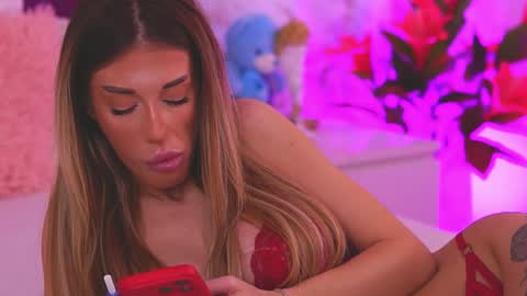 EllinaNuria online show from March 26, 2026, 4:51 am