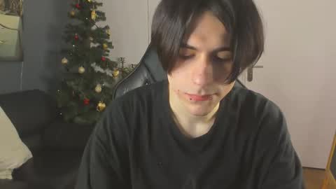 ellis_rin online show from December 2, 2025, 9:43 pm