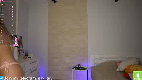 Snapshot of elly_ary chatting on October 21, 2025, 5:35 pm elly_ary online show from October 21, 2025, 5:35 pm