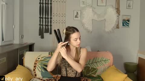 Snapshot of elly_ary chatting on December 1, 2025, 9:20 pm elly_ary online show from December 1, 2025, 9:20 pm