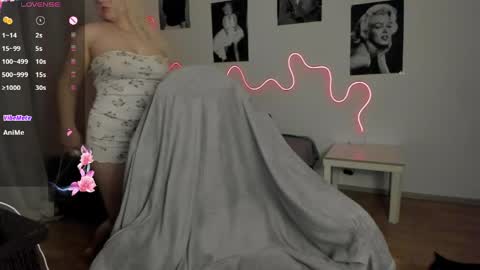 Snapshot of elly_blondy chatting on April 22, 2026, 5:58 pm Elly online show from April 22, 2026, 5:58 pm