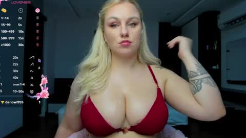 Snapshot of elly_blondy chatting on July 4, 2026, 3:07 pm Elly online show from July 4, 2026, 3:07 pm