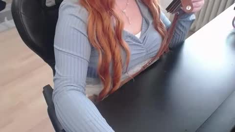 Elly online show from November 20, 2025, 9:42 am