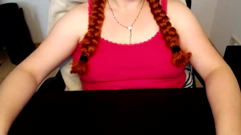 Snapshot of elly_petite chatting on July 4, 2026, 6:52 am Elly online show from July 4, 2026, 6:52 am
