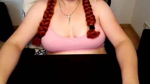 Snapshot of elly_petite chatting on July 10, 2026, 7:01 am Elly online show from July 10, 2026, 7:01 am