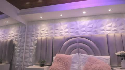 Ellye online show from June 13, 2026, 11:08 am