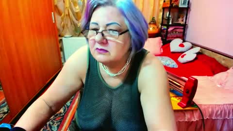 Snapshot of ellyhot53 chatting on December 19, 2024, 12:34 am ellyhot53 online show from December 19, 2024, 12:34 am