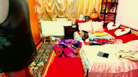 ellyhot53 online show from April 20, 2026, 3:04 pm