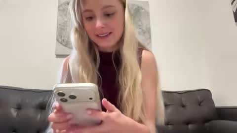 ellykeyofficial online show from May 1, 2026, 11:09 pm