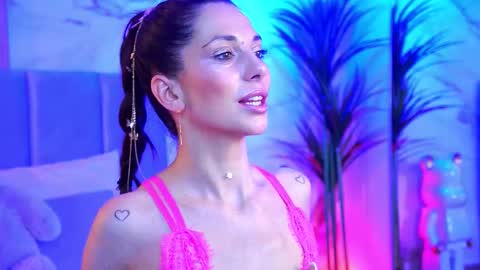 Snapshot of ellylynn chatting on November 3, 2025, 8:43 pm Elly online show from November 3, 2025, 8:43 pm