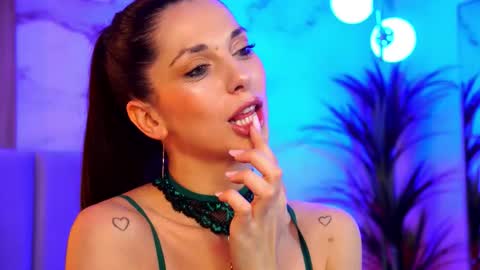 Elly online show from December 5, 2025, 8:05 pm