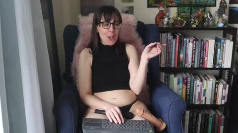 Elly Naomi online show from February 8, 2025, 7:38 pm