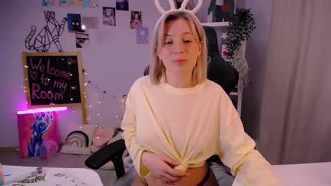 ELLY online show from February 13, 2025, 9:17 pm