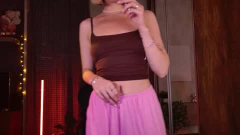 ELLY online show from October 20, 2025, 12:27 pm
