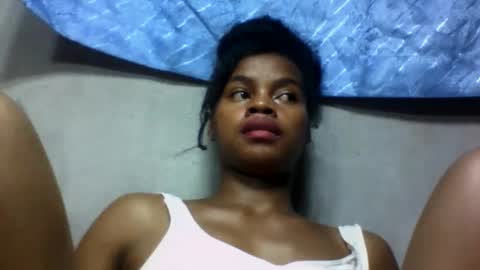 elodie228680 online show from May 24, 2026, 5:51 pm