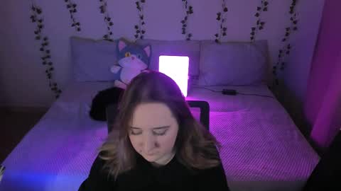 Ela give me a thumbs up if you like it  and this is important for the development of the account online show from November 10, 2025, 7:13 pm