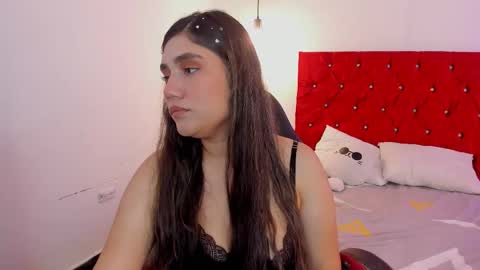 Snapshot of elsa69dreams chatting on February 26, 2026, 1:21 pm Elsa online show from February 26, 2026, 1:21 pm