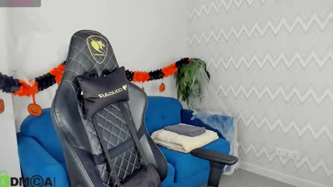 elsa_carterr online show from October 31, 2025, 8:48 am