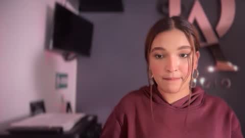  ELSA  online show from September 23, 2025, 8:12 pm