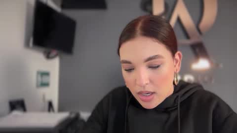  ELSA  online show from September 29, 2025, 7:51 pm